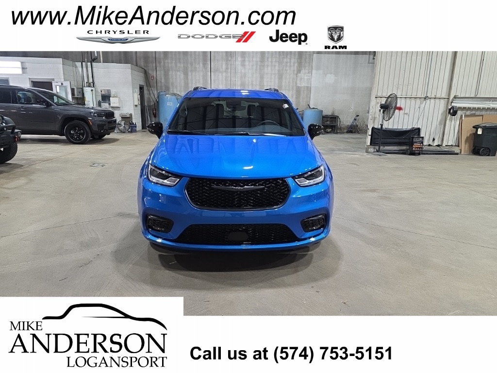 2026 Chrysler Pacifica Select's photo