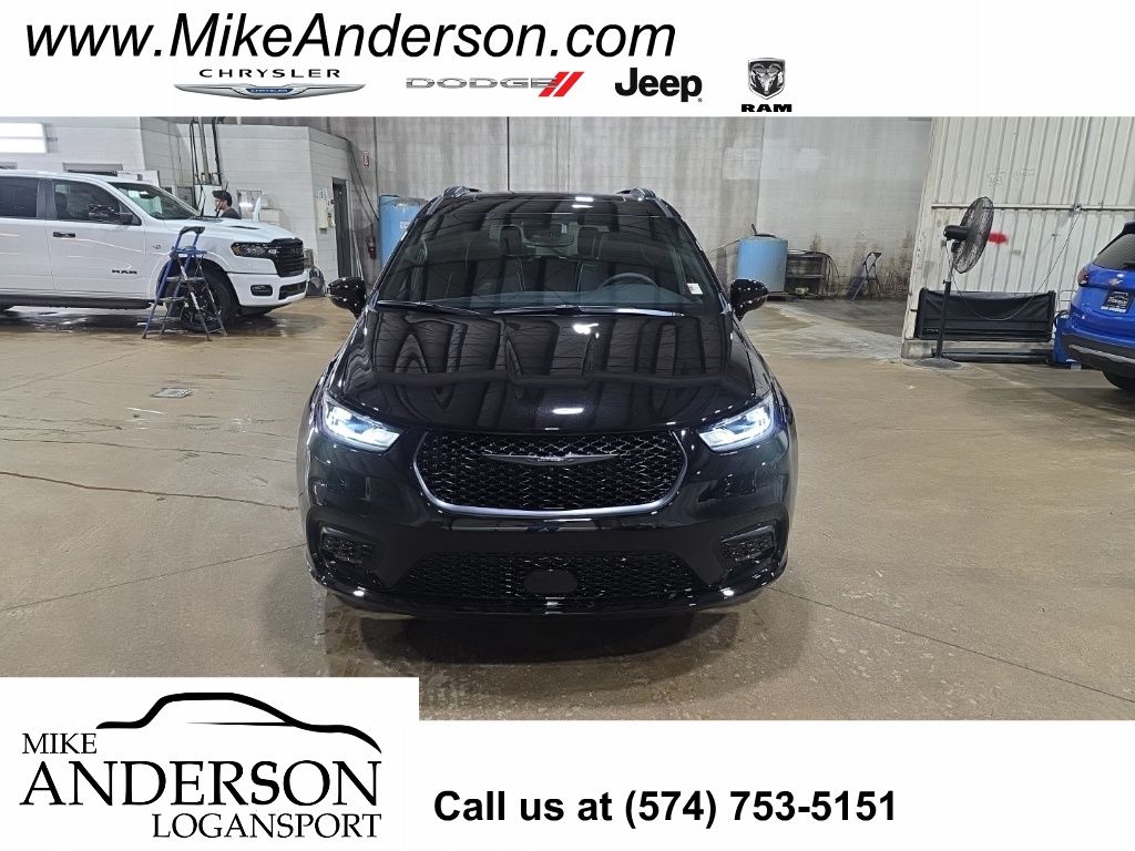 2026 Chrysler Pacifica Limited AWD's photo
