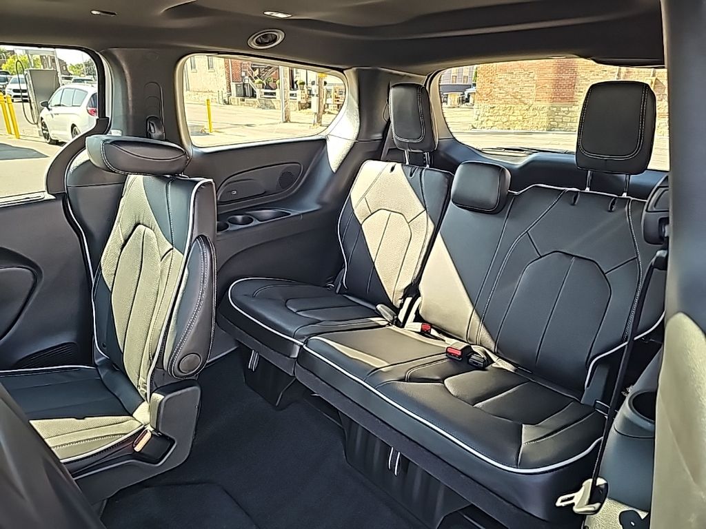 2026 Chrysler Pacifica Limited - Photo 14