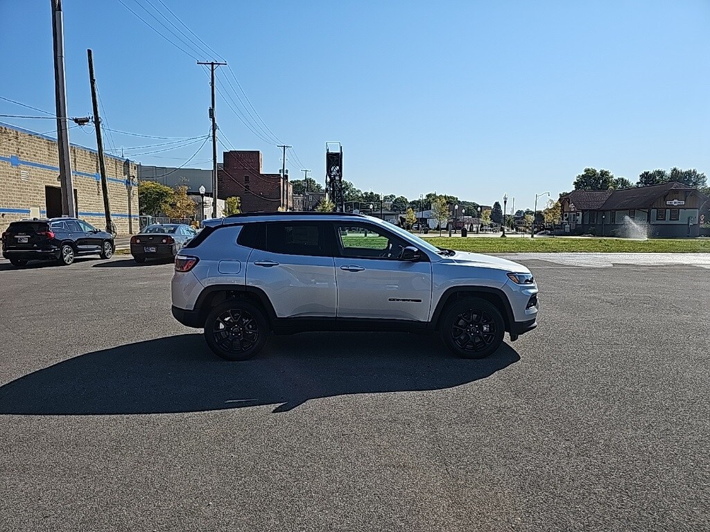 2025 Jeep Compass Latitude Altitude Special Edition photo 4