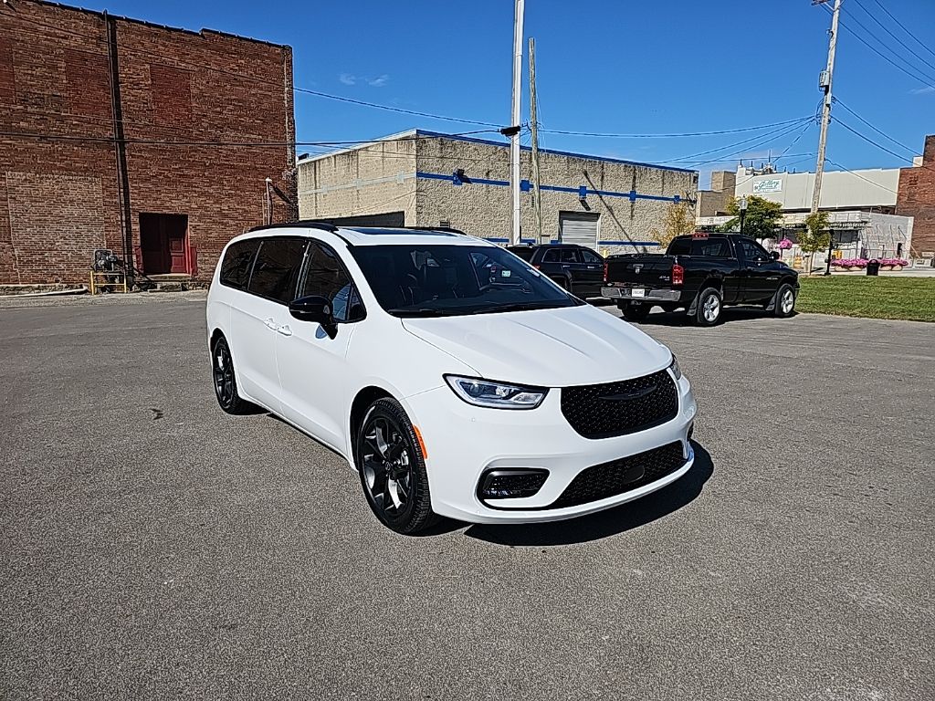 2026 Chrysler Pacifica Limited - Photo 3