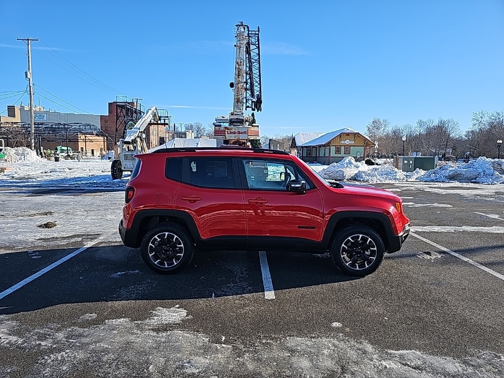 Used 2023 Jeep Renegade Latitude SUV