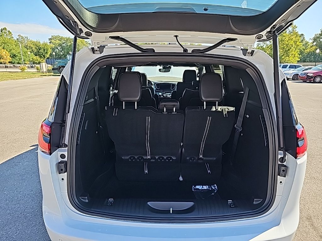 2026 Chrysler Pacifica Limited - Photo 18