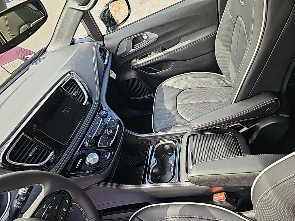 2026 Chrysler Pacifica Limited - Photo 12