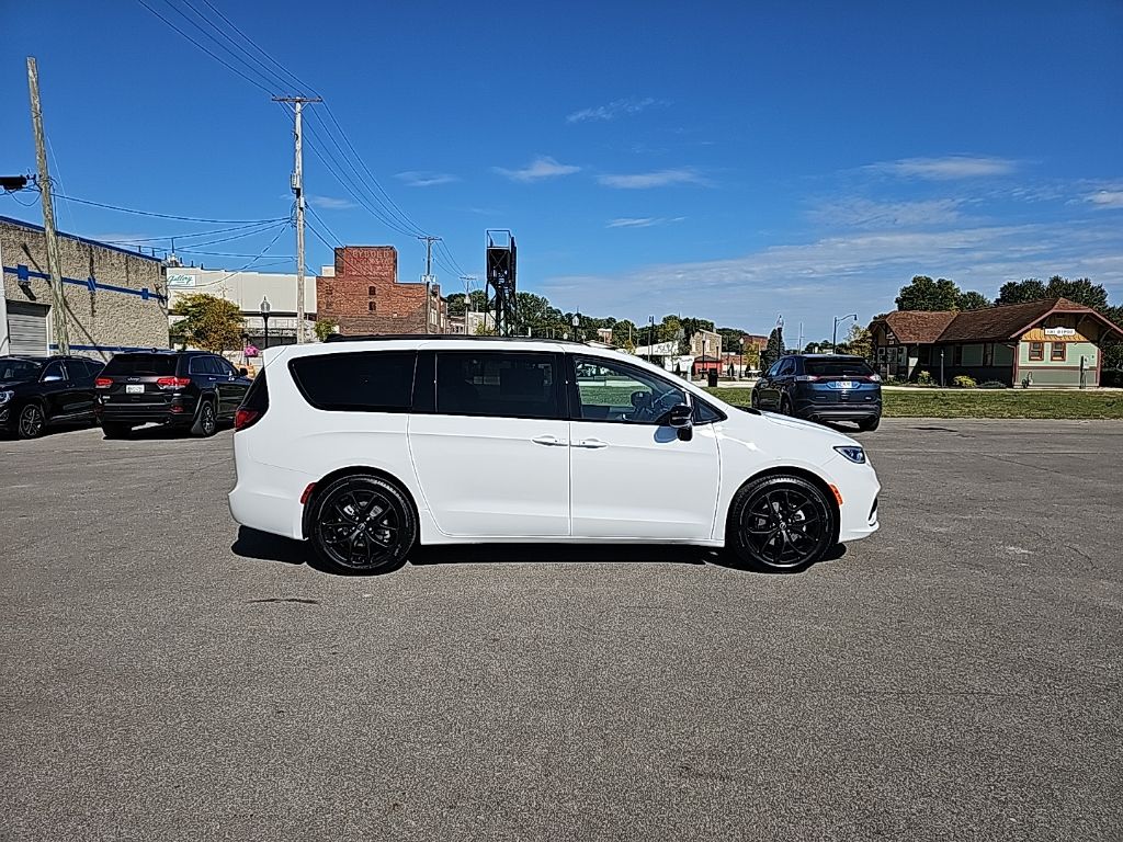 2026 Chrysler Pacifica Limited - Photo 4