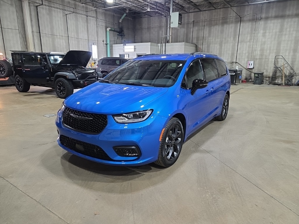 New 2026 Chrysler Pacifica SELECT Passenger Van