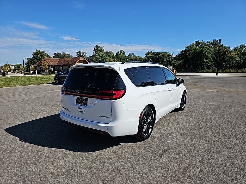 2026 Chrysler Pacifica Limited - Photo 7