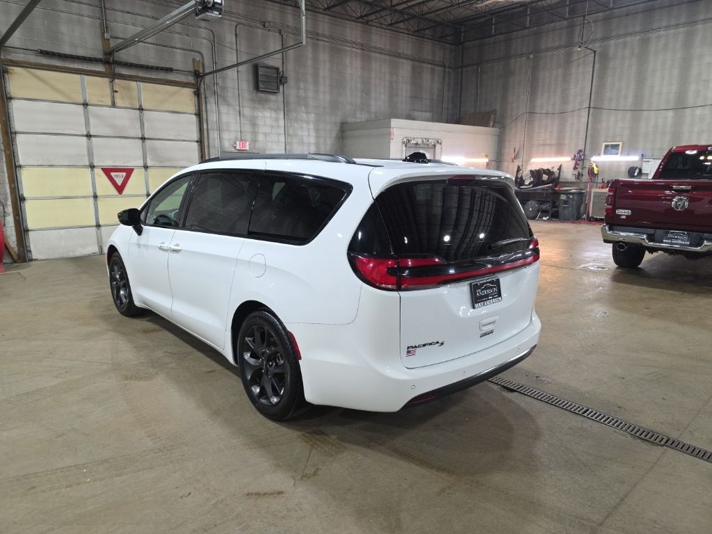 Used 2024 Chrysler Pacifica Touring L Van Passenger Van