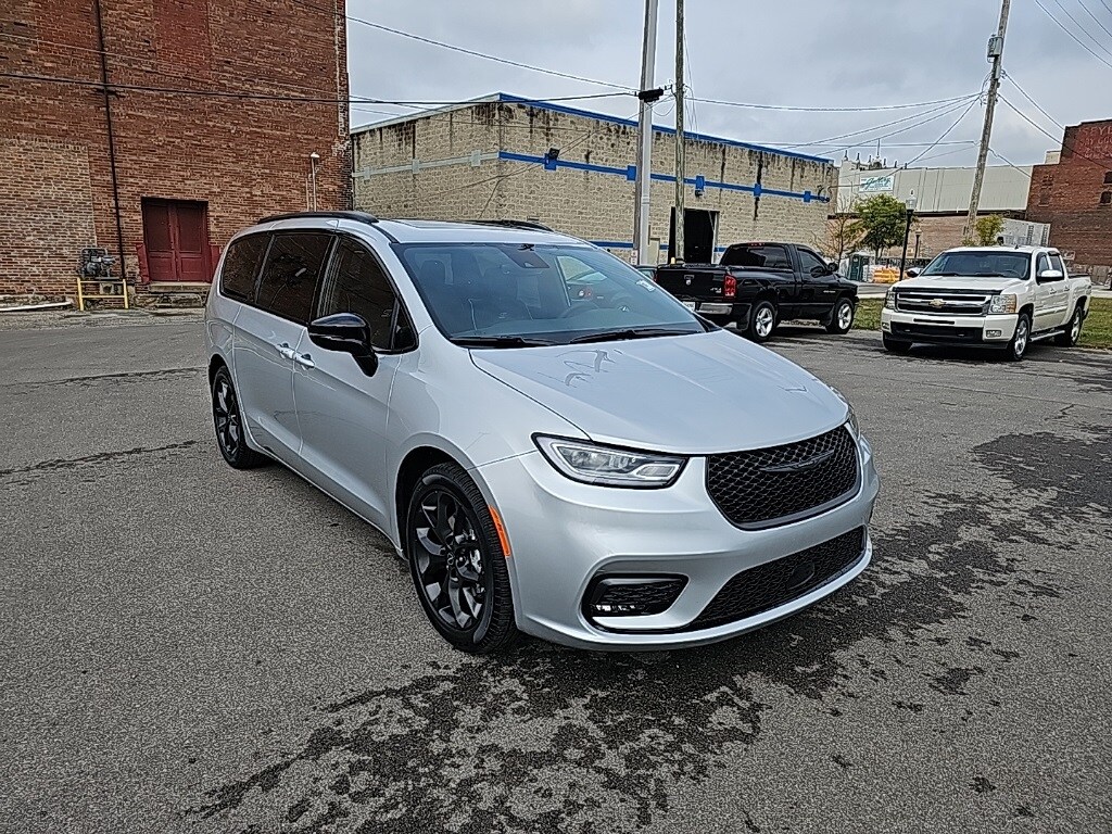2026 Chrysler Pacifica Limited photo 2