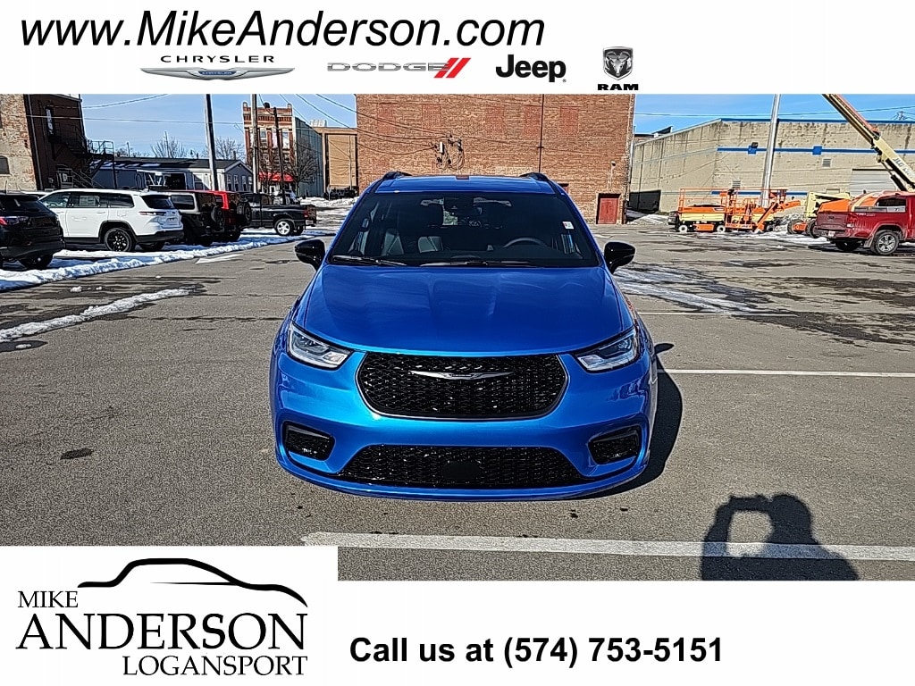 2026 Chrysler Pacifica Select's photo