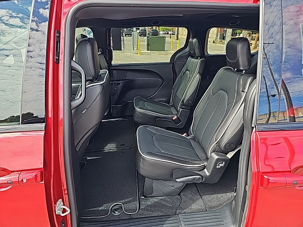 2026 Chrysler Pacifica Limited - Photo 13