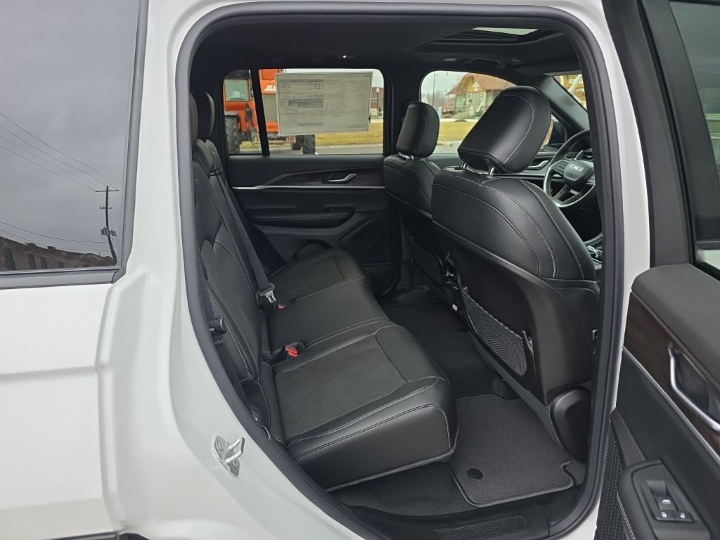 2026 Jeep Grand Cherokee Laredo - Photo 15