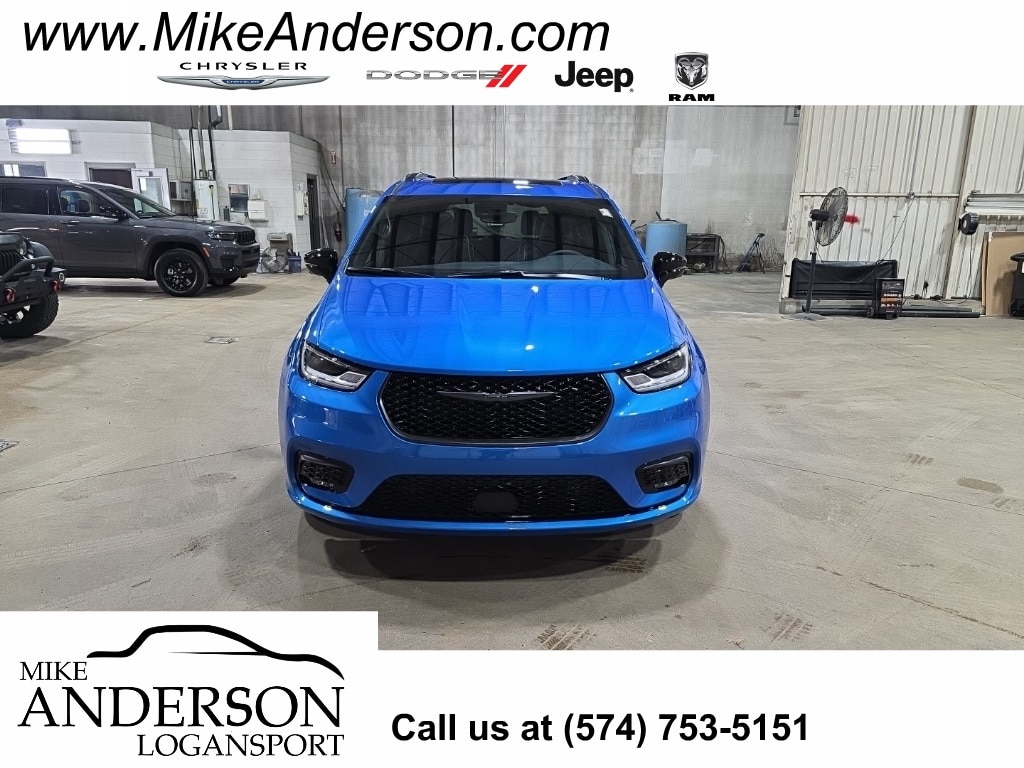 2026 Chrysler Pacifica Limited's photo