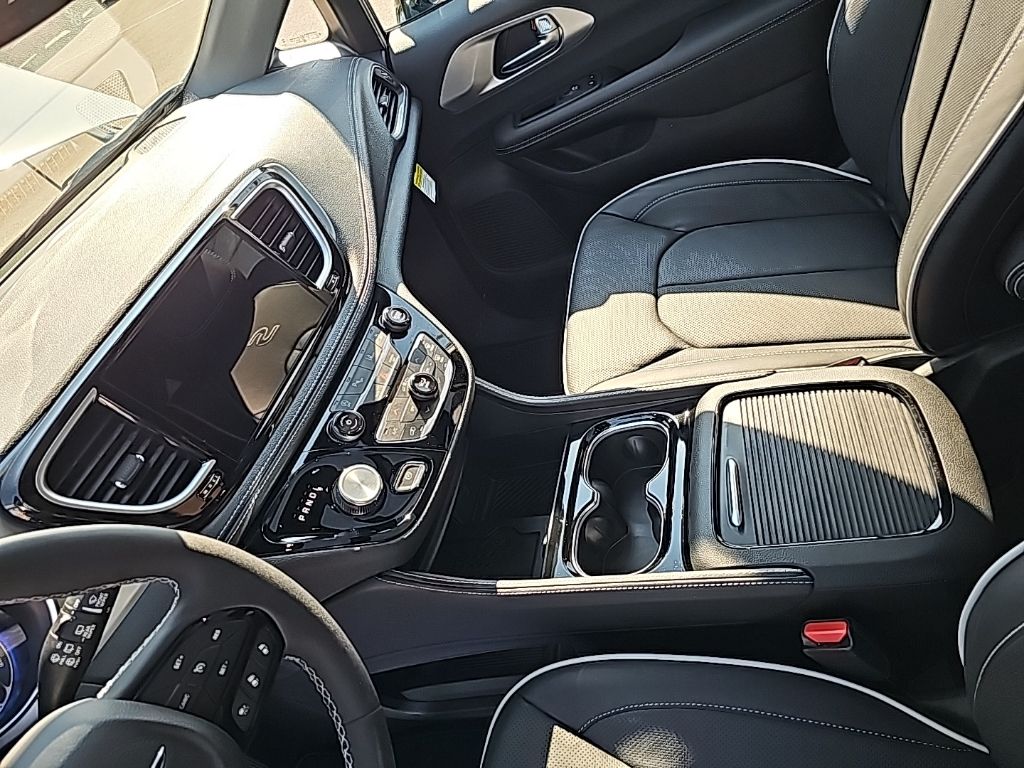 2026 Chrysler Pacifica Limited - Photo 12