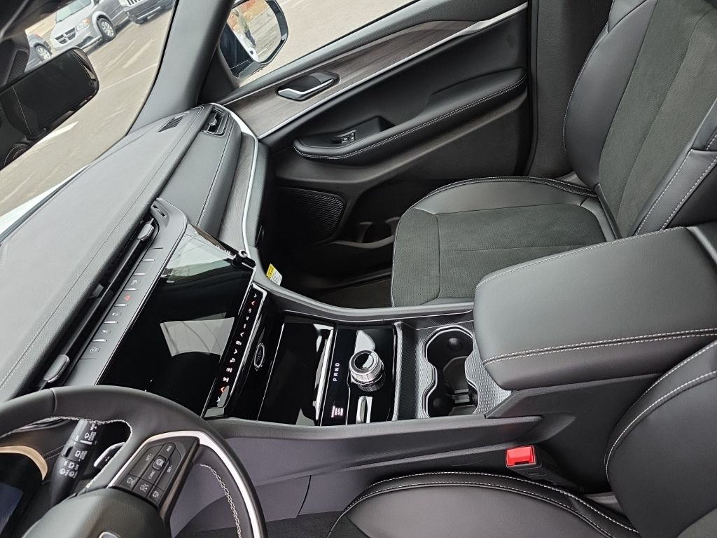 2026 Jeep Grand Cherokee Laredo - Photo 12