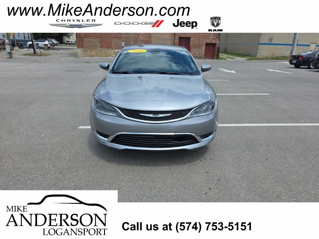 2016 Chrysler 200 Limited's photo