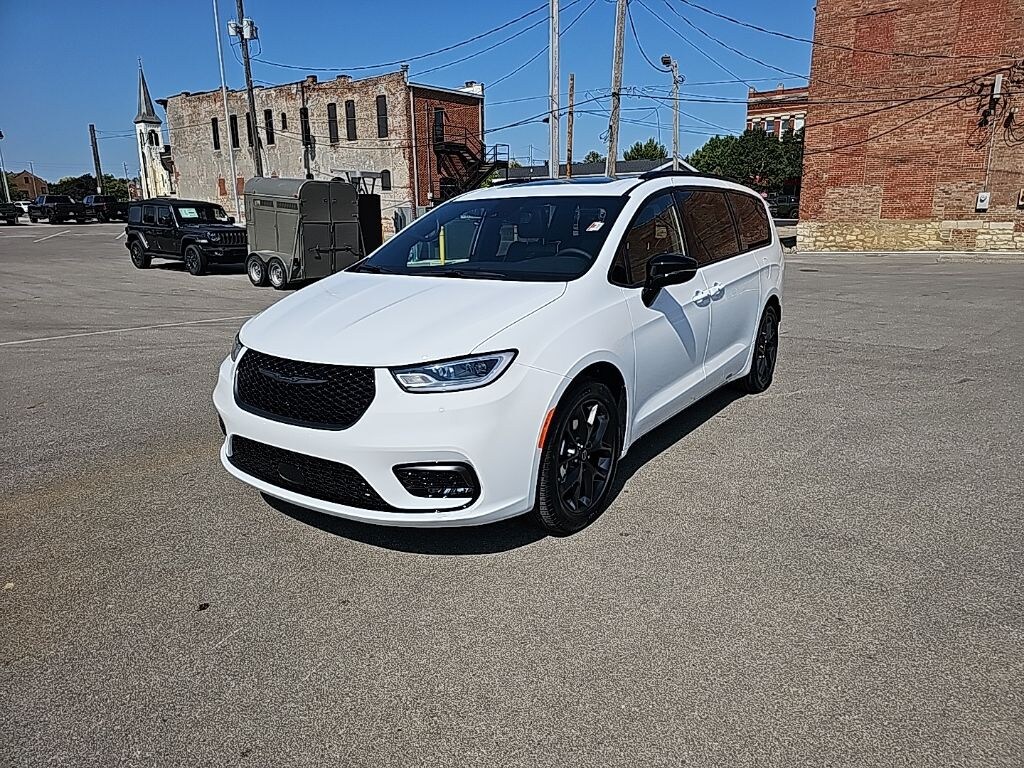 New 2026 Chrysler Pacifica LIMITED Passenger Van