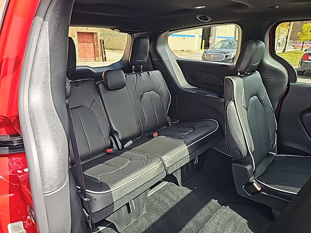 2026 Chrysler Pacifica Limited - Photo 17