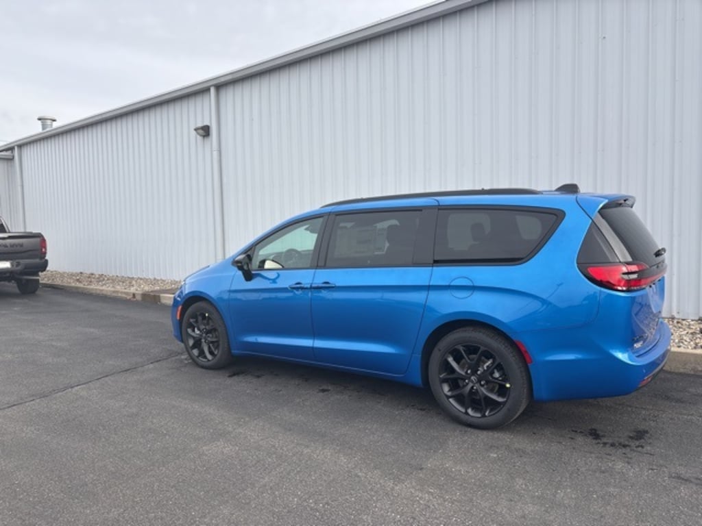 New 2026 Chrysler Pacifica SELECT Passenger Van