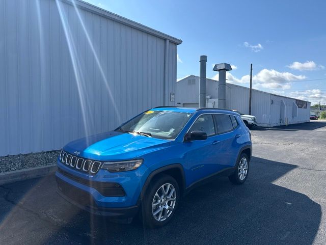 2023 Jeep Compass Latitude Lux 4X4's photo