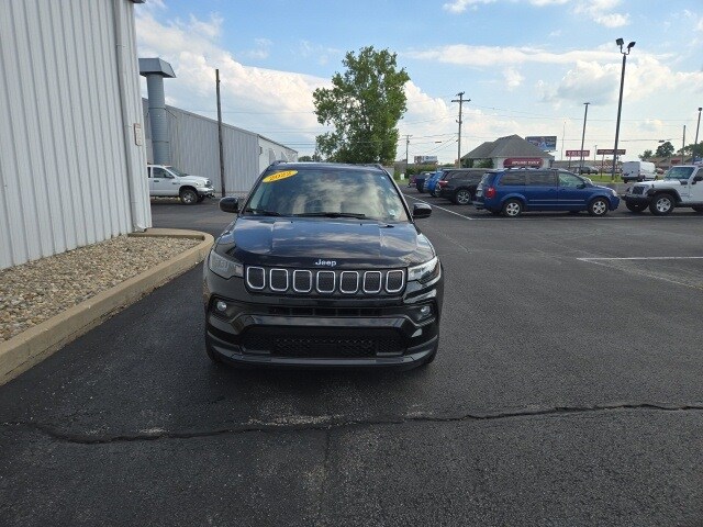 2022 Jeep Compass Latitude Lux photo 2
