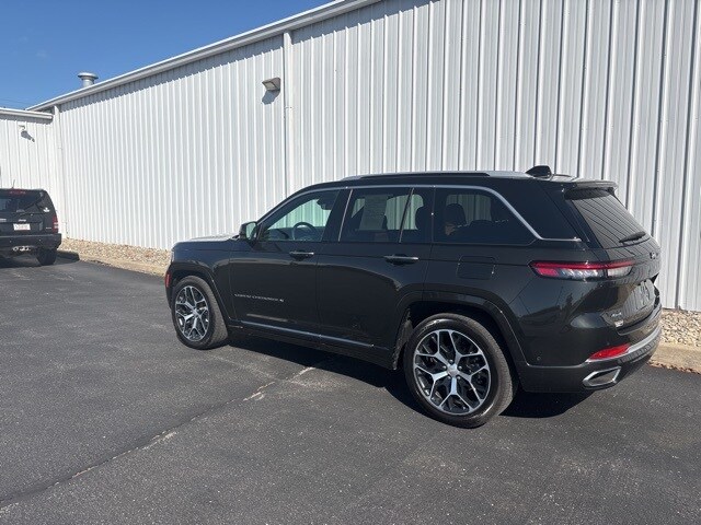 2023 Jeep Grand Cherokee Summit photo 2