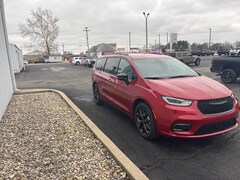 2026 Chrysler Pacifica SELECT Passenger Van