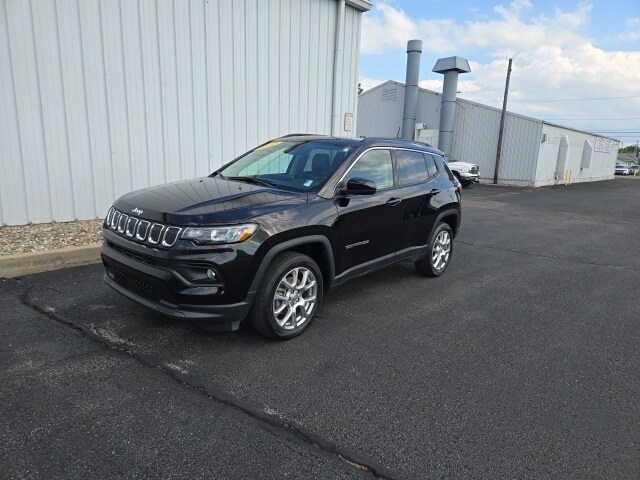 2022 Jeep Compass Latitude Lux photo 3
