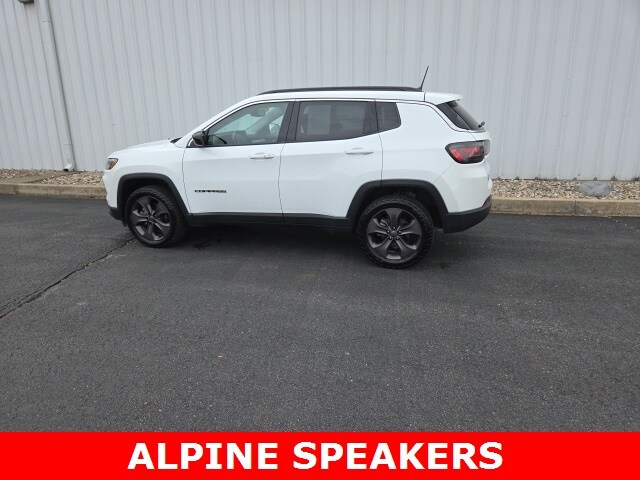2022 Jeep Compass Latitude Lux photo 2