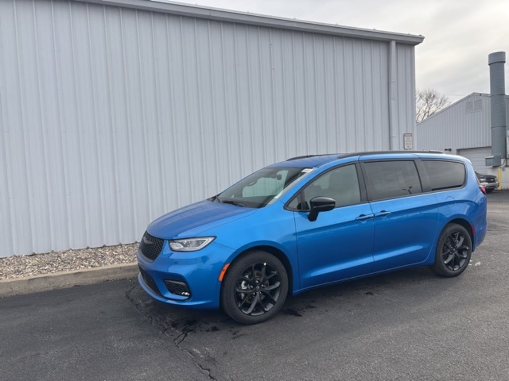 New 2026 Chrysler Pacifica SELECT Passenger Van