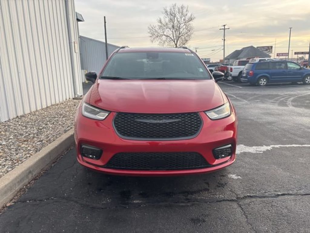 New 2026 Chrysler Pacifica LIMITED Passenger Van