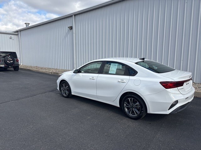 2024 Kia Forte LXS photo 2