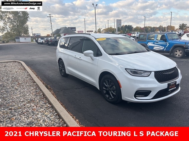2021 Chrysler Pacifica Touring L's photo