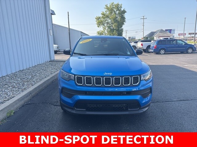 2025 Jeep Compass Sport photo 2
