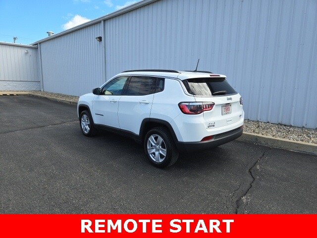 2022 Jeep Compass Latitude photo 2