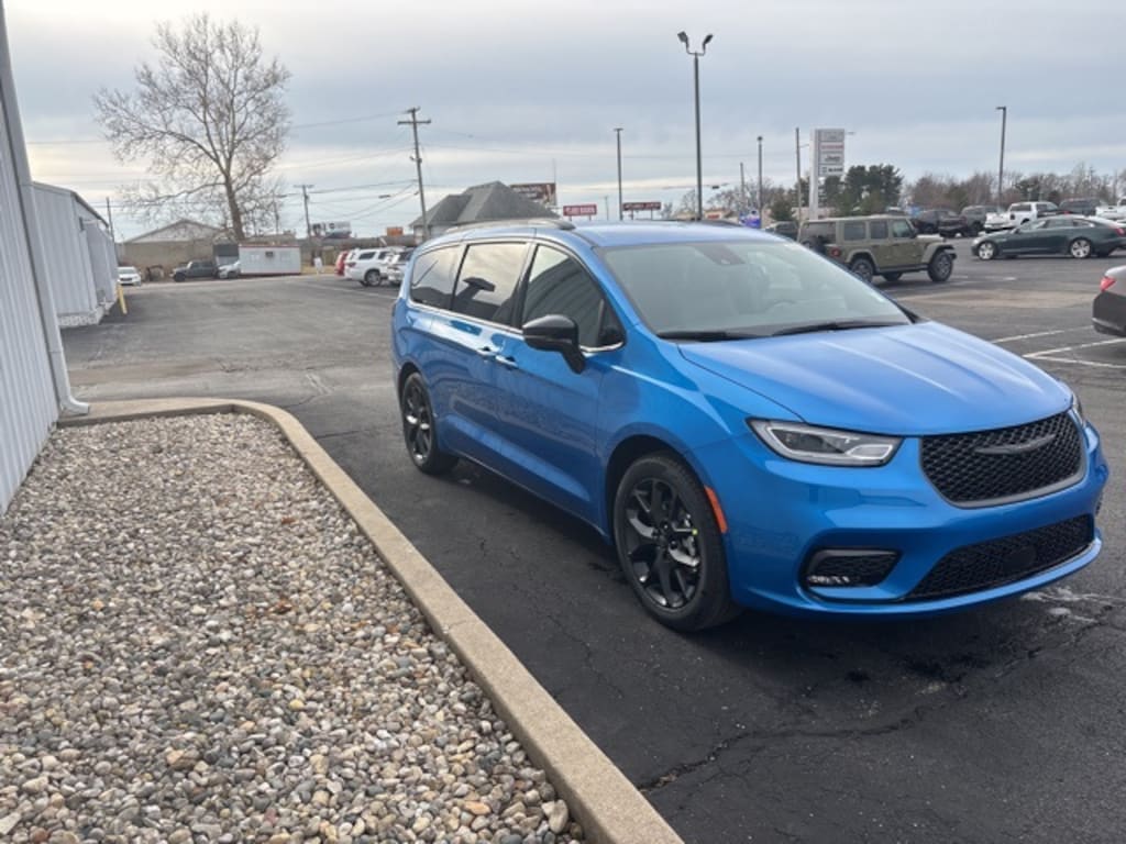 New 2026 Chrysler Pacifica SELECT Passenger Van