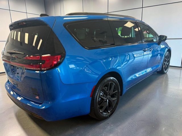 New 2027 Chrysler Pacifica SELECT Passenger Van