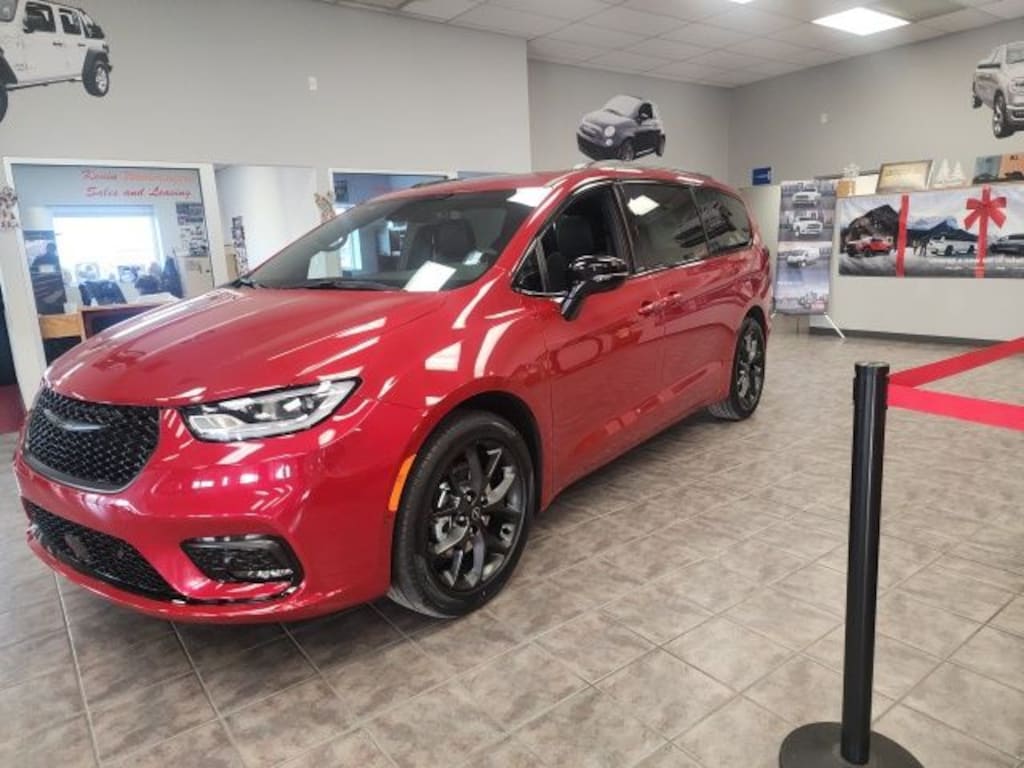 New 2026 Chrysler Pacifica LIMITED Passenger Van