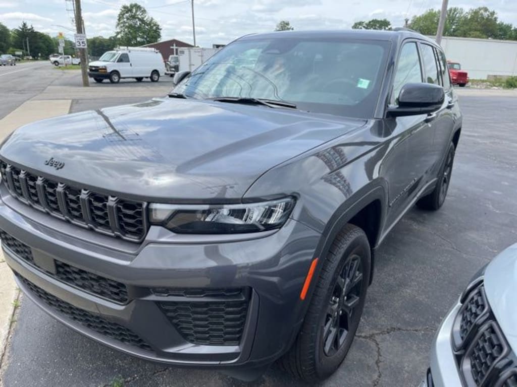 New 2026 Jeep Grand Cherokee LAREDO ALTITUDE 4X4 Sport Utility