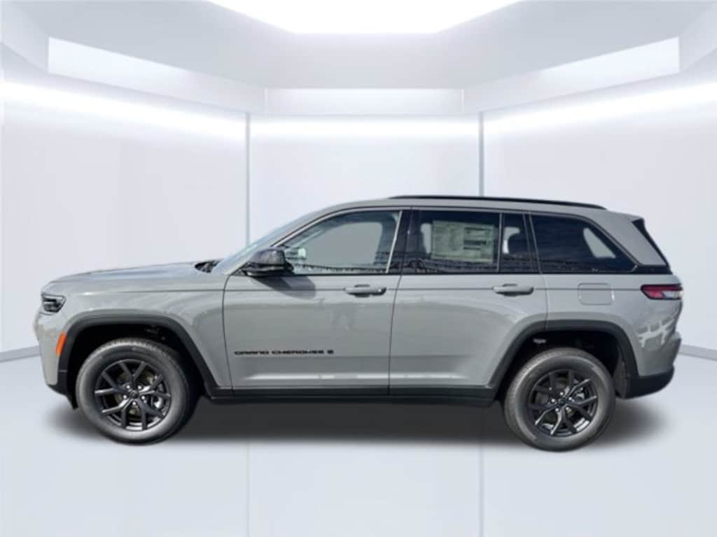 New 2027 Jeep Grand Cherokee Laredo Altitude Sport Utility