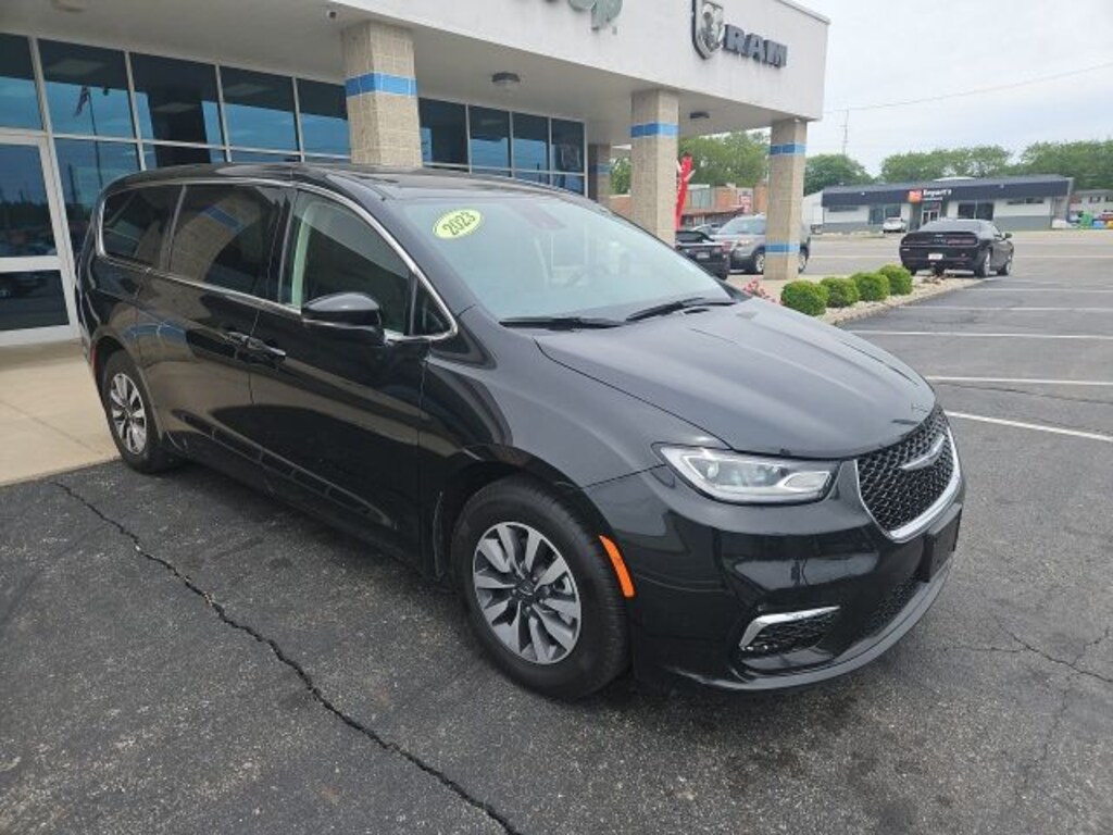 Used 2023 Chrysler Pacifica Hybrid Touring L Minivan/Van