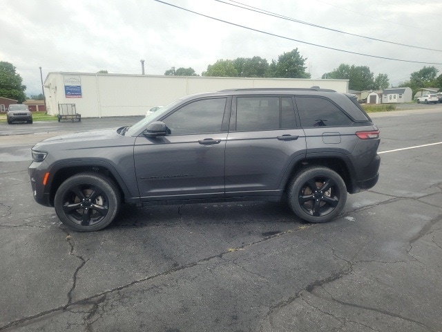 Used 2022 Jeep Grand Cherokee Laredo with VIN 1C4RJHAG4N8610586 for sale in Rochester, IN