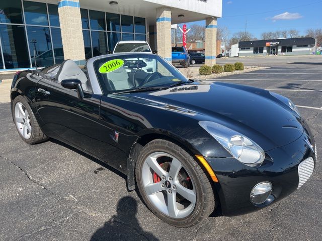 Mysterious (Black) 2006 Pontiac Solstice Roadster Convertible Rear-Wheel Drive 5-Speed Manual