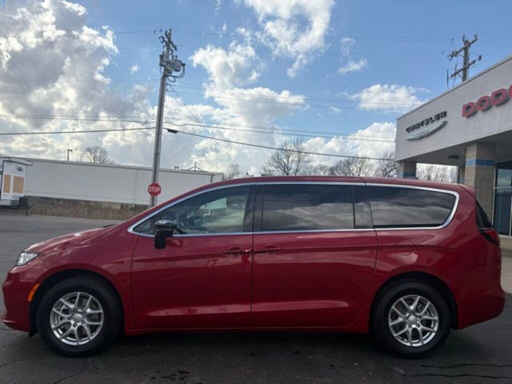New 2026 Chrysler Pacifica SELECT Passenger Van