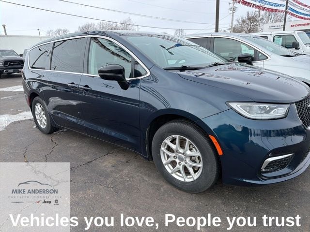2024 Chrysler Pacifica Touring L's photo