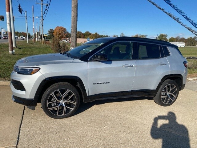 2024 Jeep Compass Limited photo 2