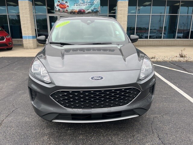 2022 Ford Escape SE photo 2