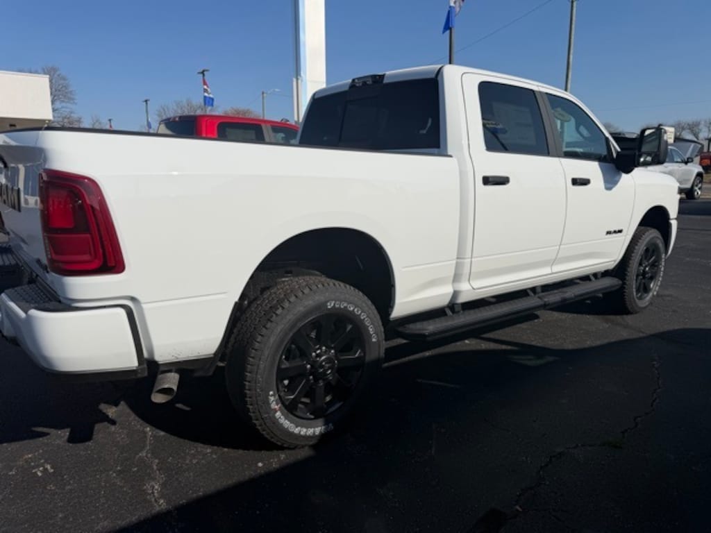New 2026 Ram 2500 BIG HORN CREW CAB 4X4 6'4 BOX Pickup