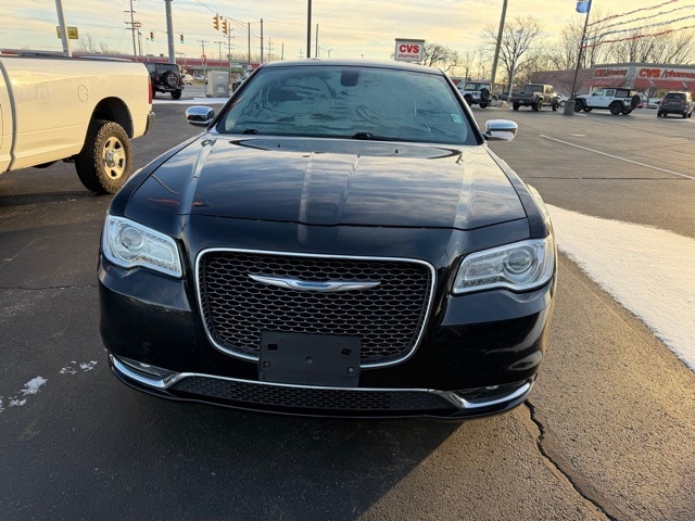 2018 Chrysler 300 Limited's photo