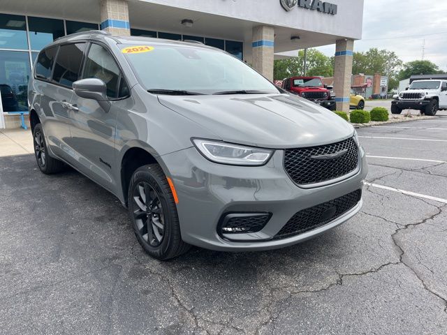 2021 Chrysler Pacifica Touring L's photo